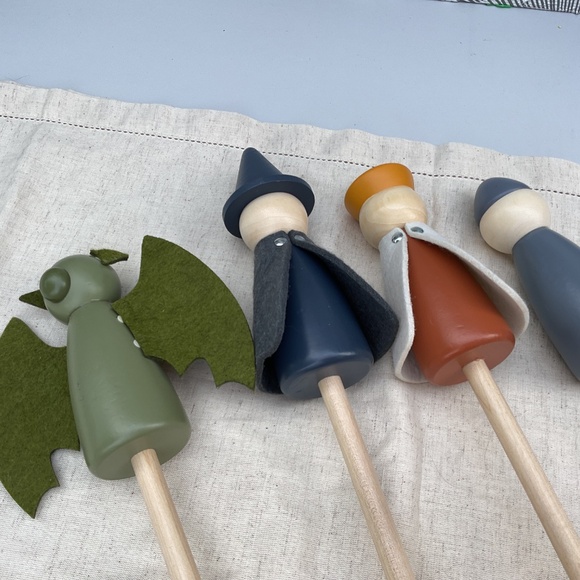 Collection of Scandinavian Wooden Show Puppets Figures King Knight Dragon Wizard - Picture 3 of 16